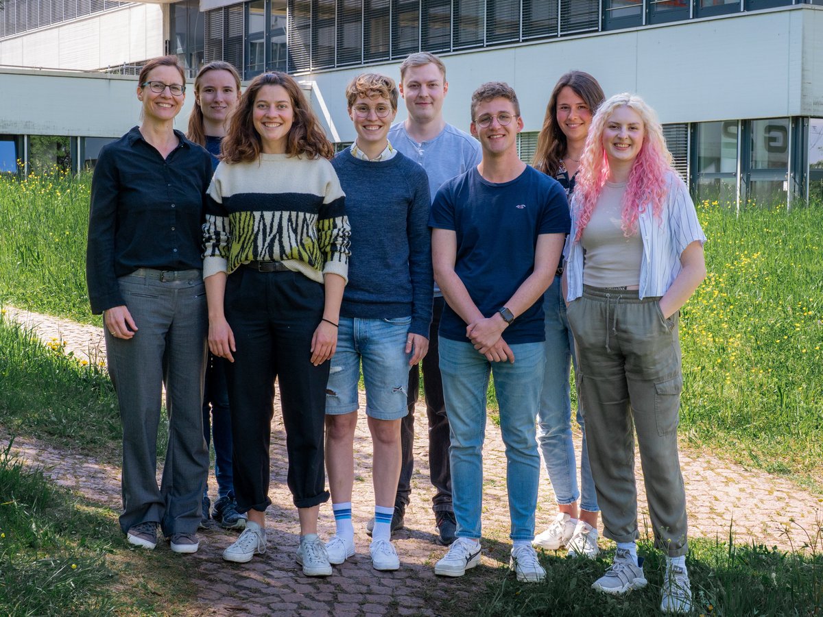 Das Babysprachlabor-Team vor dem G-Gebäude der Universität Konstanz